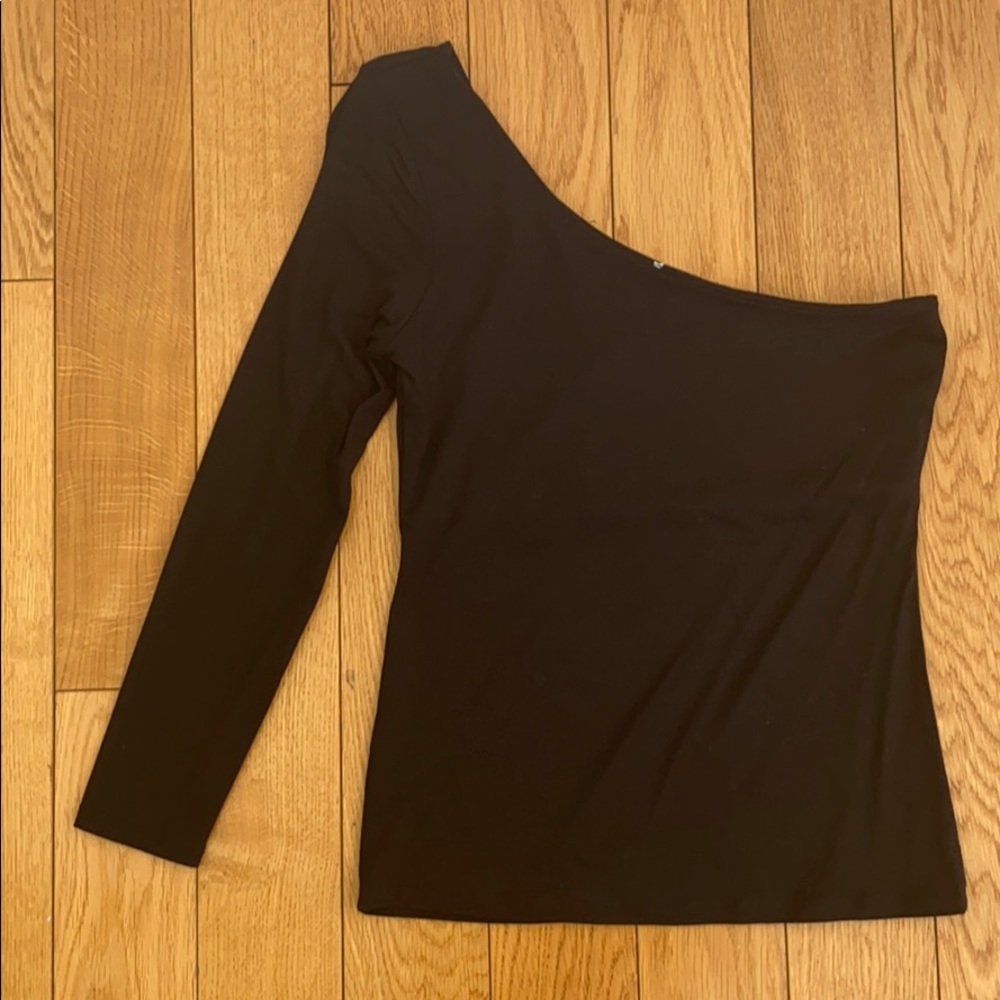 One shoulder long sleeve shirt